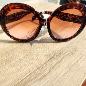 Stylish Tortoiseshell Sunglasses